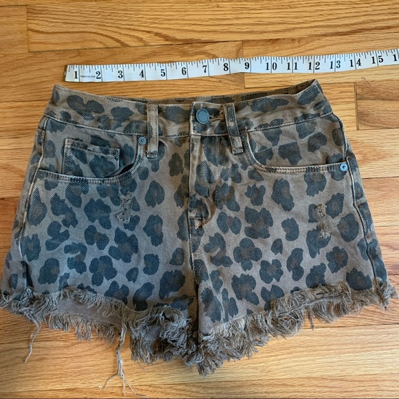 BLANK NYC - THE BARROW Leopard print shorts - Picture 1 of 3